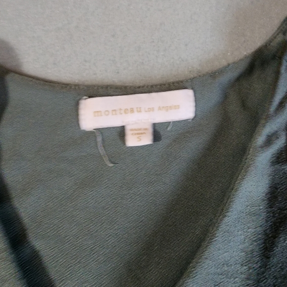 Robe - Picture 3 of 3